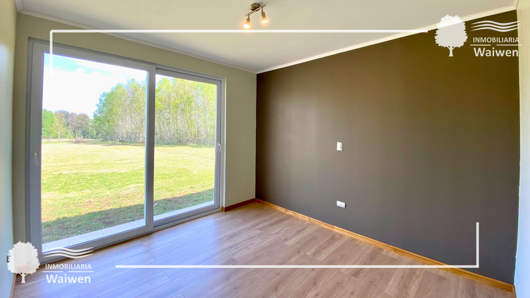 Alihuen Model - Image 12